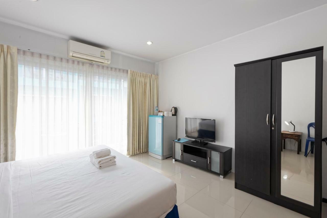 White Sky Boutique Hotel Patong Bagian luar foto